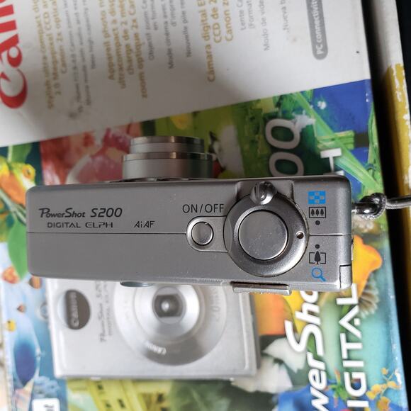 Cannon PowerShot S200 Digital Elph Camera Silver Tested Working Battery Charger - Picture 3 of 8